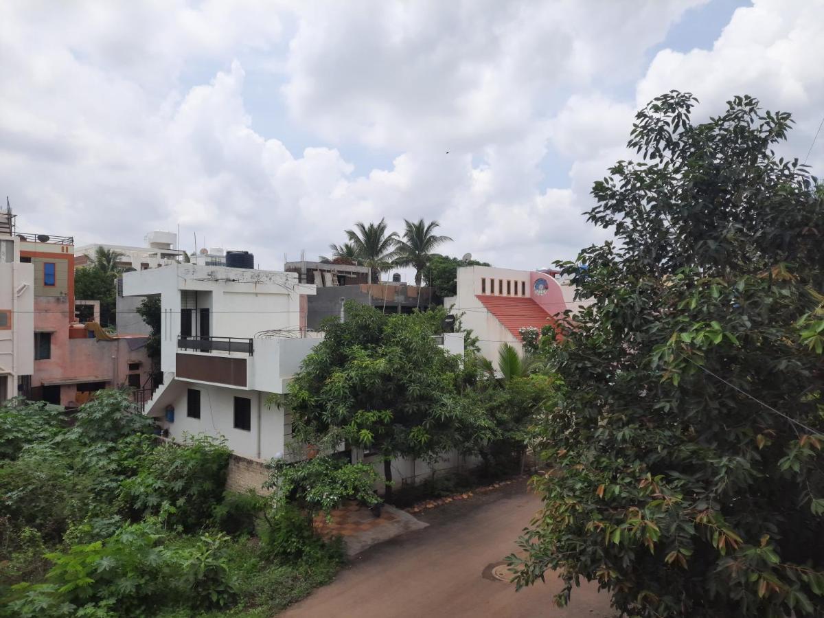Rajlakshmi Niwas Appartement Solapur Buitenkant foto
