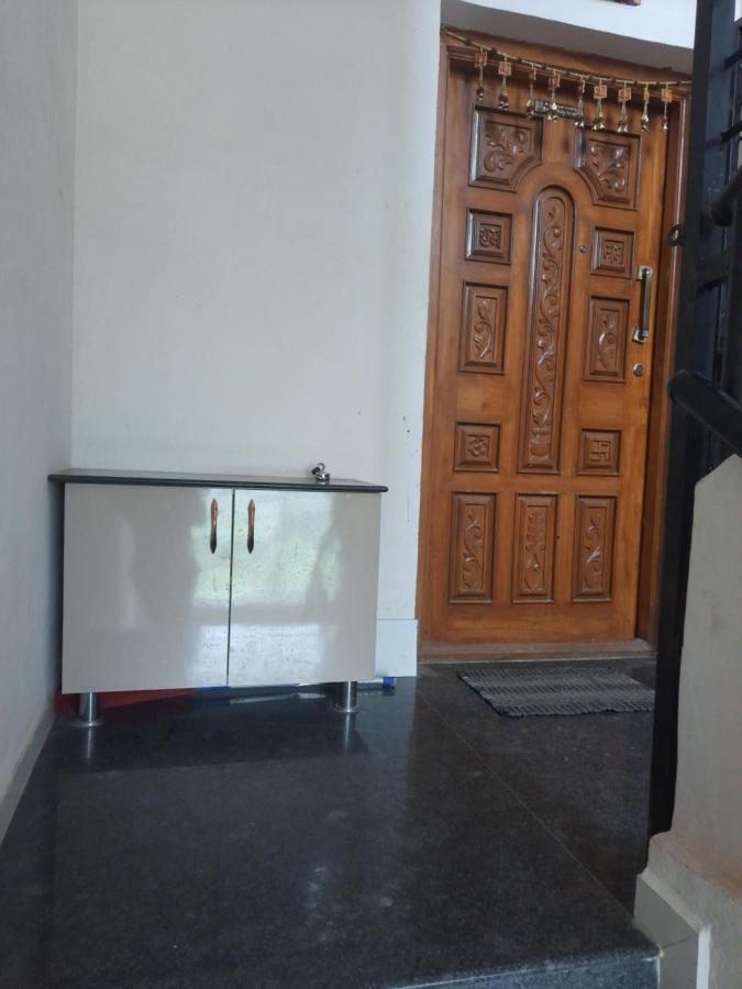 Rajlakshmi Niwas Appartement Solapur Buitenkant foto