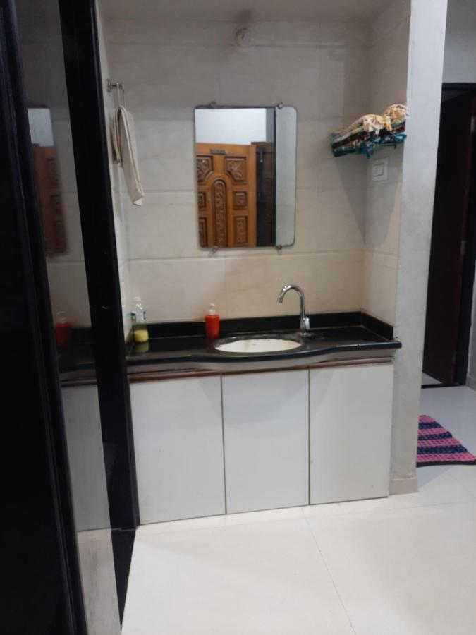 Rajlakshmi Niwas Appartement Solapur Buitenkant foto
