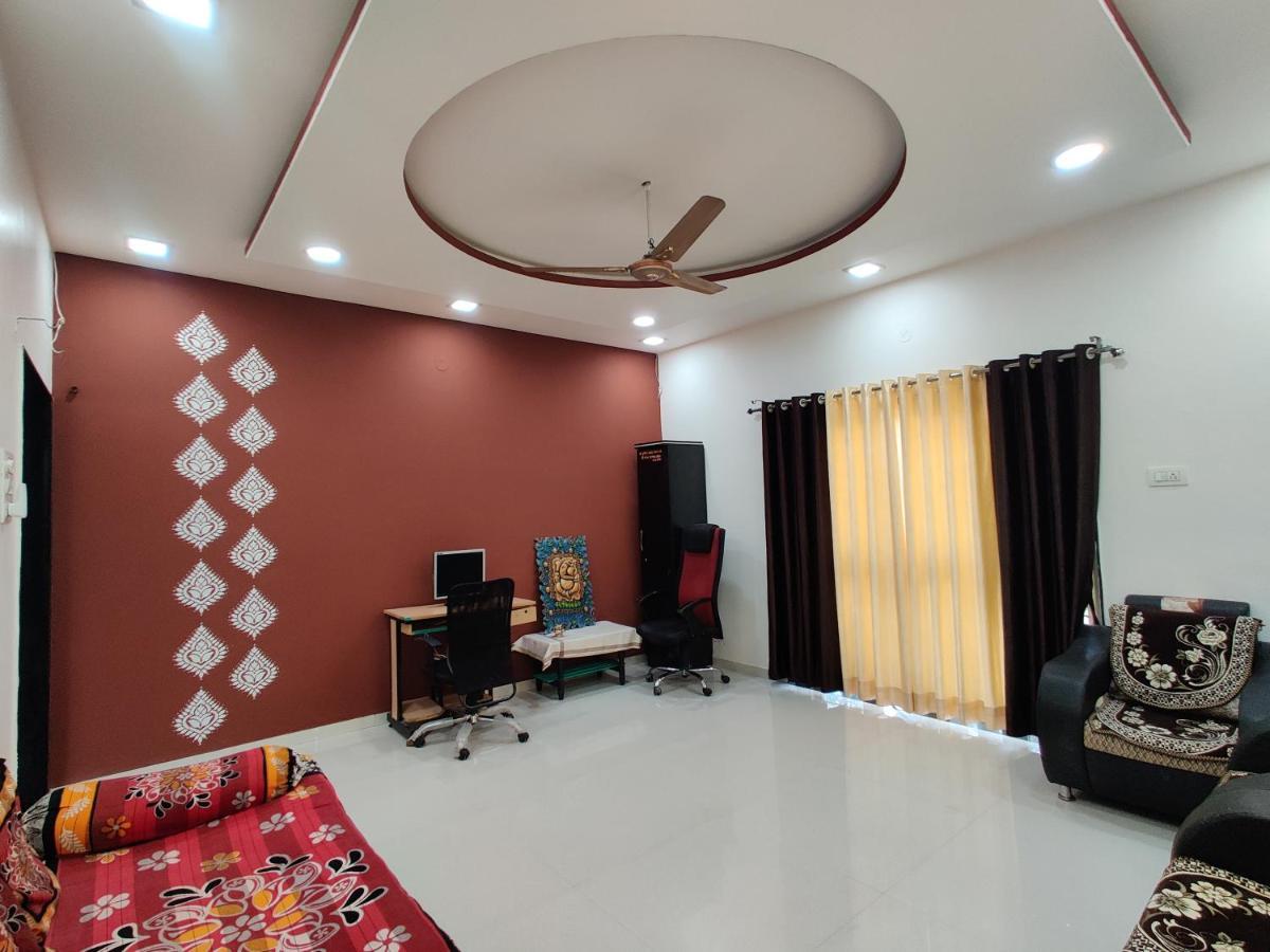 Rajlakshmi Niwas Appartement Solapur Kamer foto