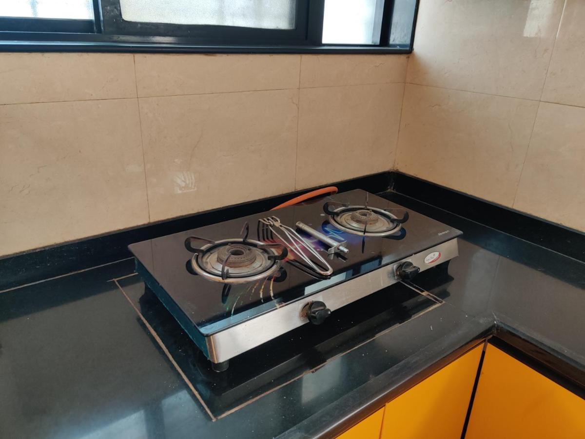 Rajlakshmi Niwas Appartement Solapur Buitenkant foto