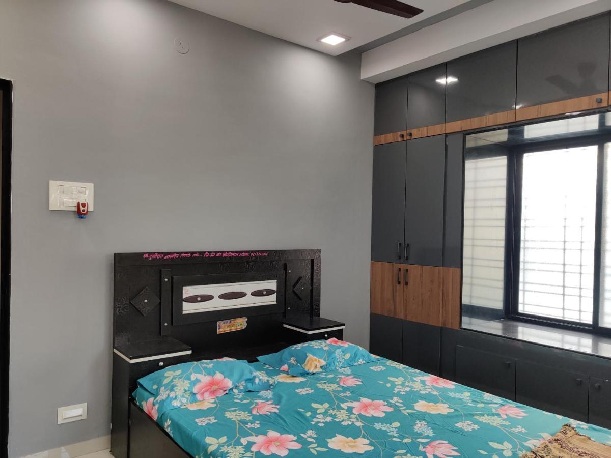 Rajlakshmi Niwas Appartement Solapur Buitenkant foto