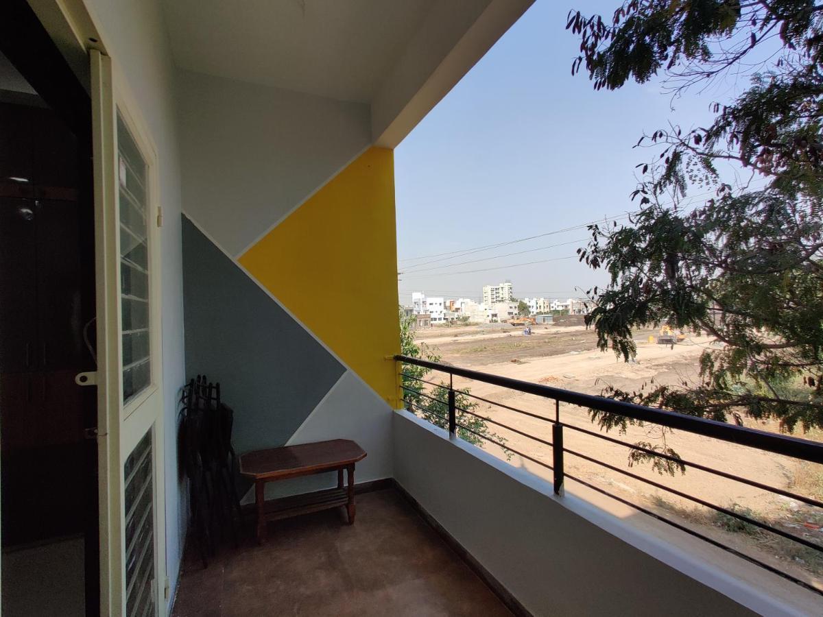 Rajlakshmi Niwas Appartement Solapur Buitenkant foto